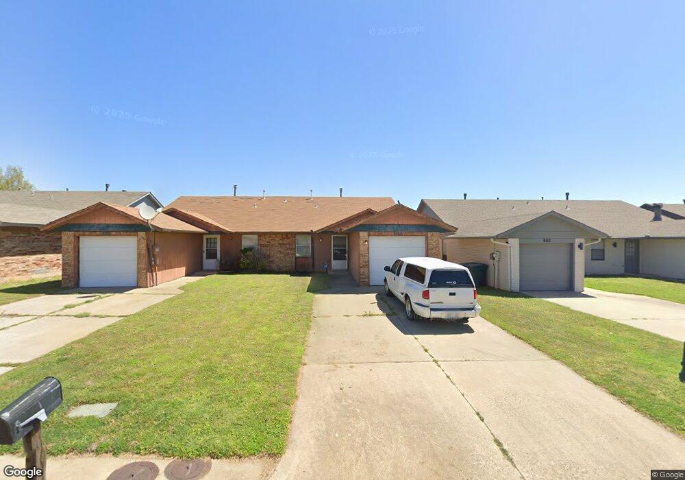 804 Swan Lake Rd, Edmond, OK 73003 - photo 1