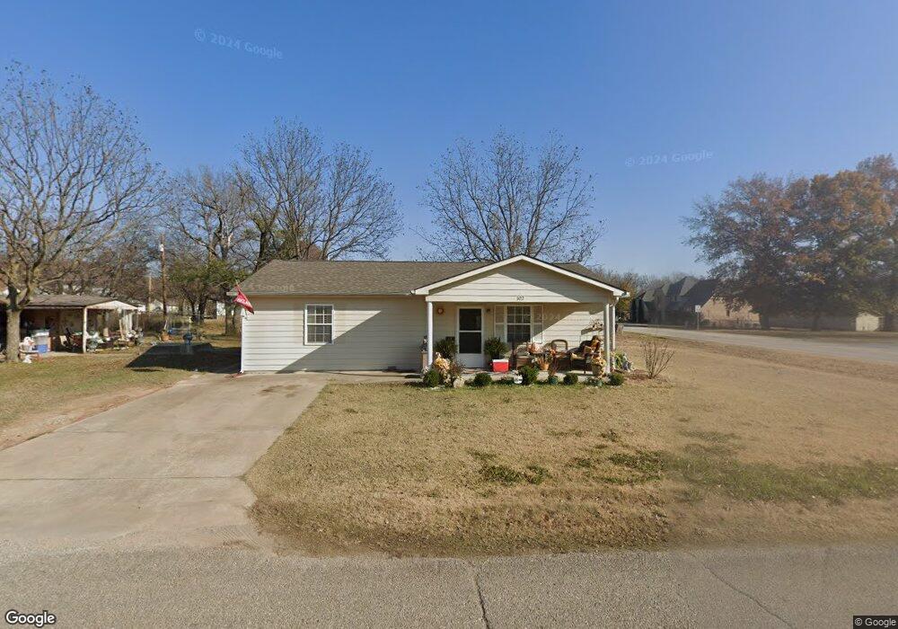 102 N Pecan St, Henryetta, OK 74437 - photo 1