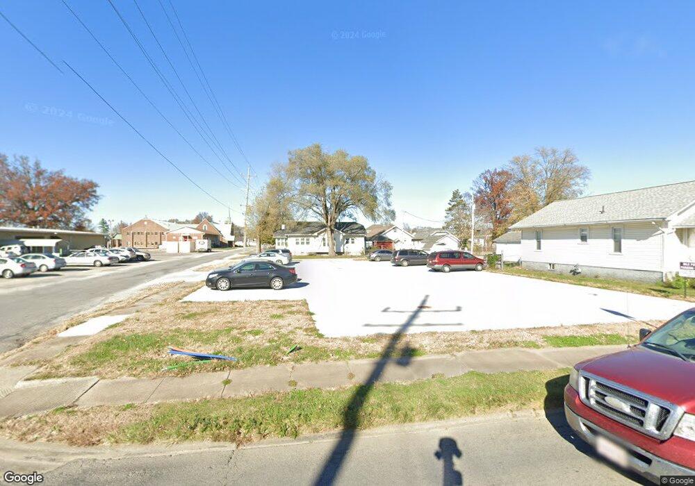 810 W Fayette Ave, Effingham, IL 62401 - photo 1
