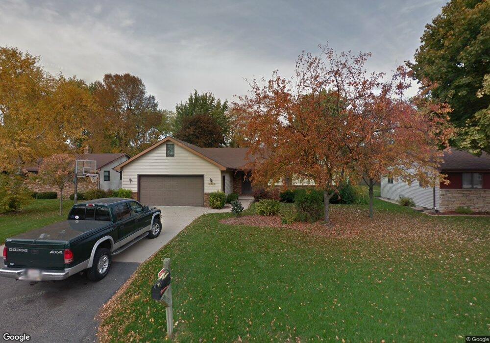 2324 W Wintergreen Dr, Appleton, WI 54914 - photo 1