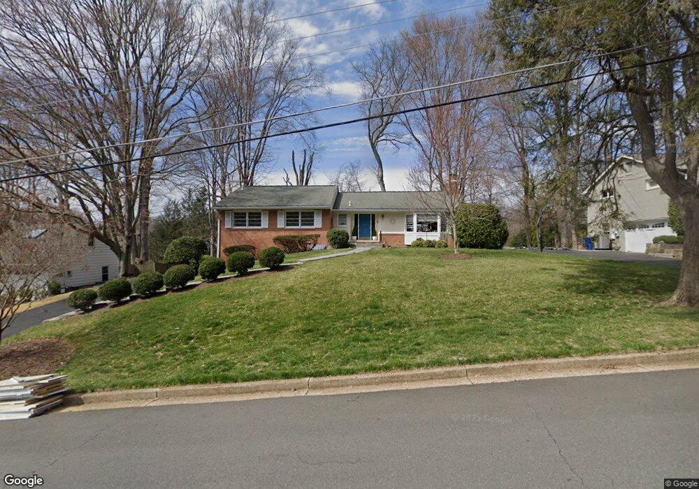 6012 Balsam Dr, McLean, VA 22101 - photo 1