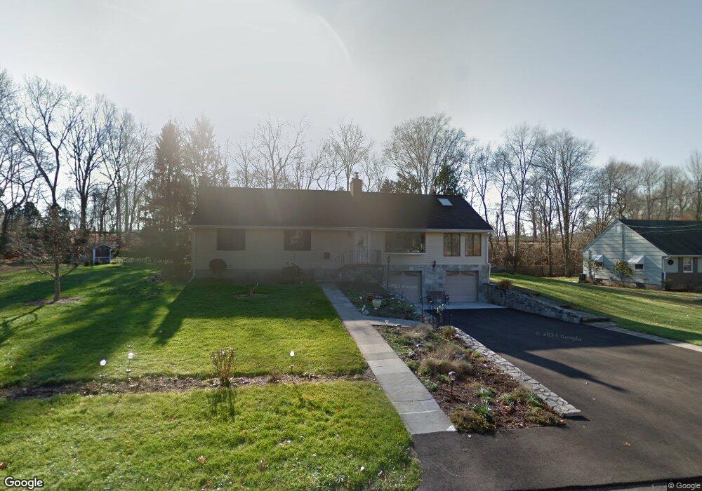 31 Candlewood Rd, Trumbull, CT 06611 - photo 1