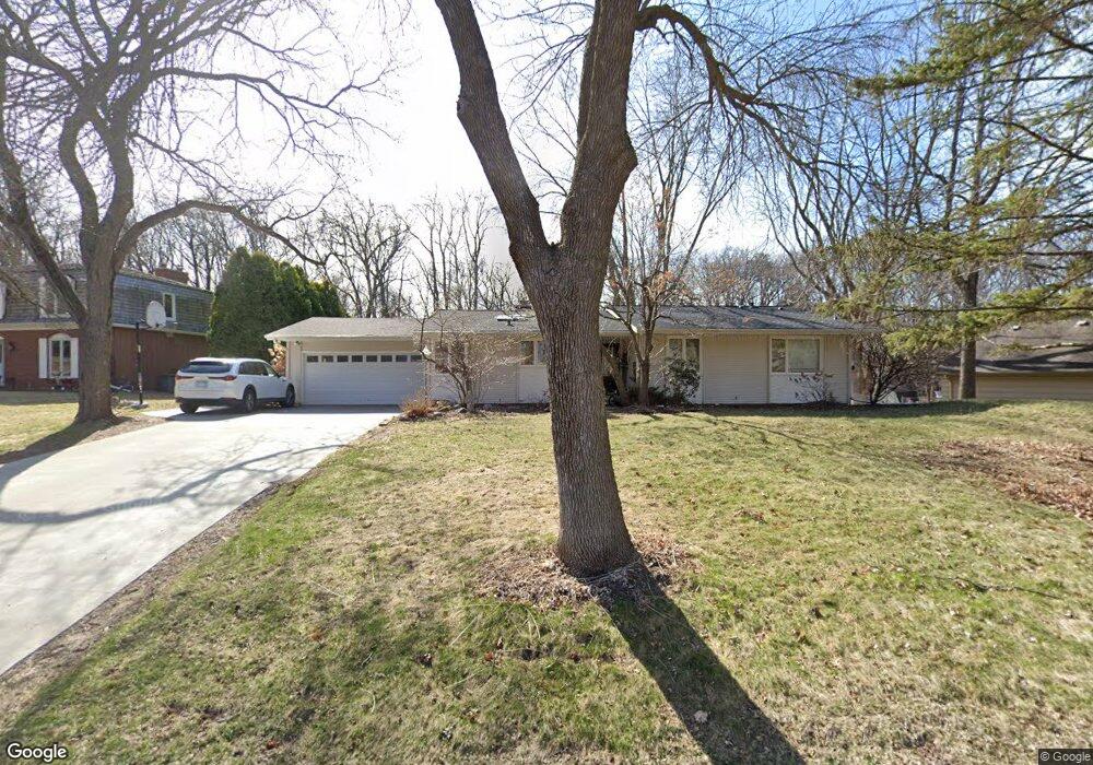 4920 Kingsberry Ln, Minnetonka, MN 55345 - photo 1