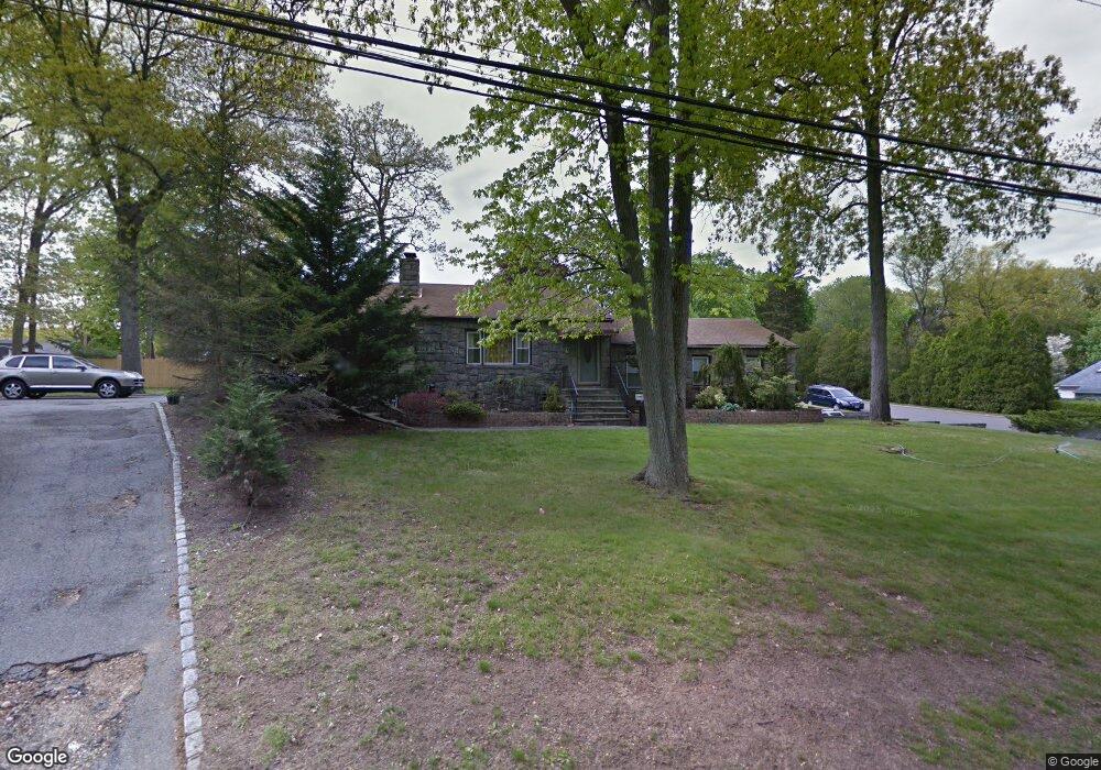 60 Old Indian Head Rd, ComMacK, NY 11725 - photo 1