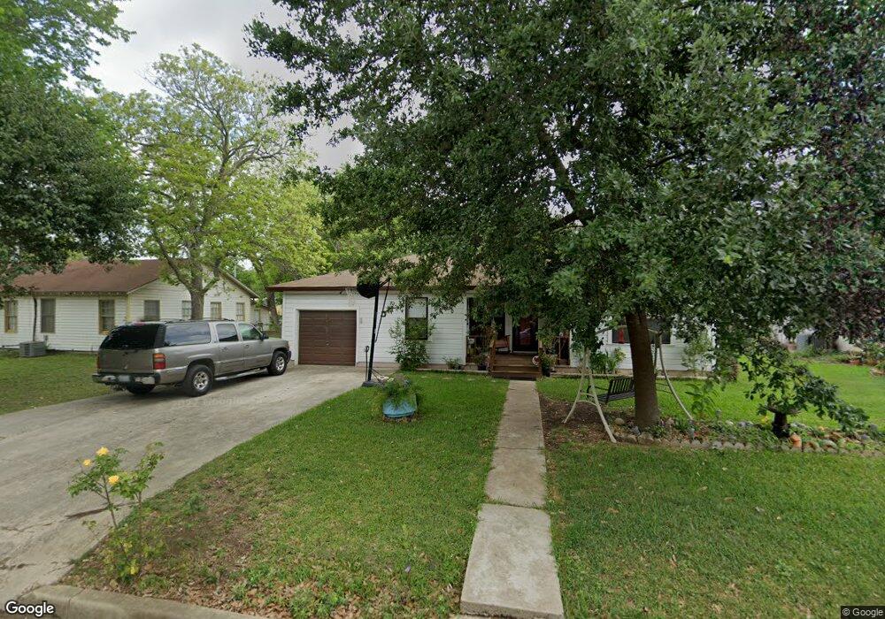 910 Bismark St, Seguin, TX 78155 - photo 1
