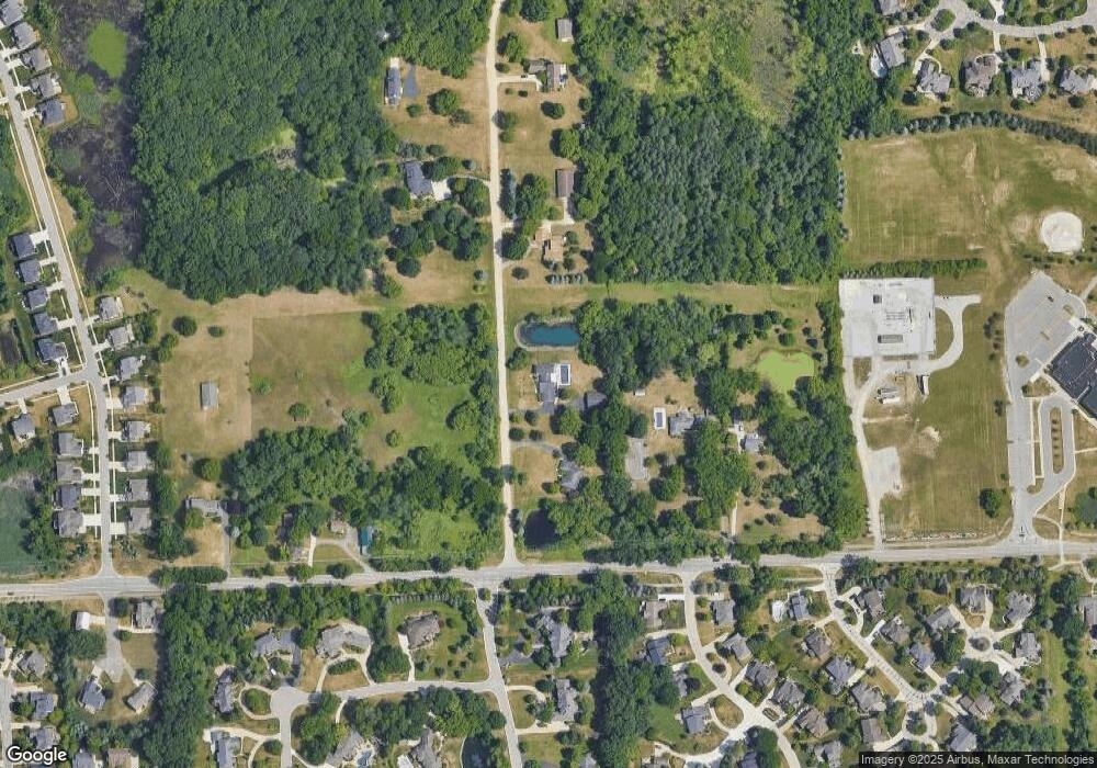 5855 Rolling Hills Dr, Rochester, MI 48306 - photo 1