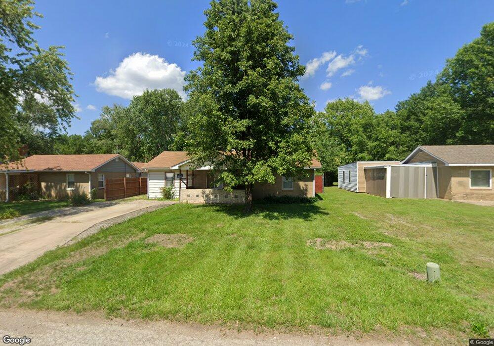 208 SW Terra Dr, Topeka, KS 66609 - photo 1