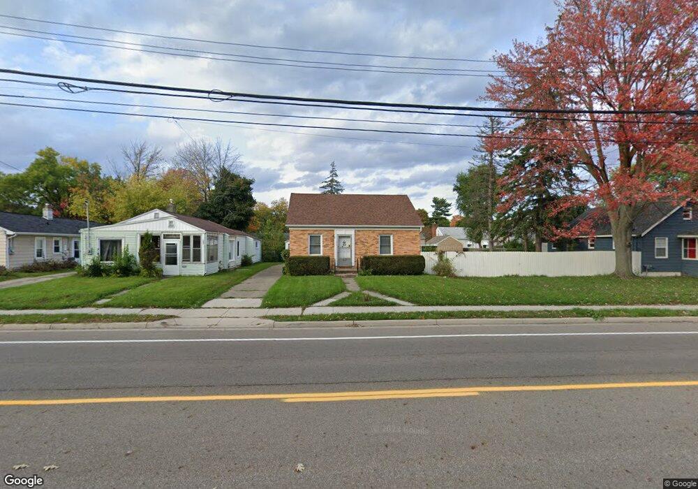 1318 W Mount Hope Ave, Lansing, MI 48910 - photo 1