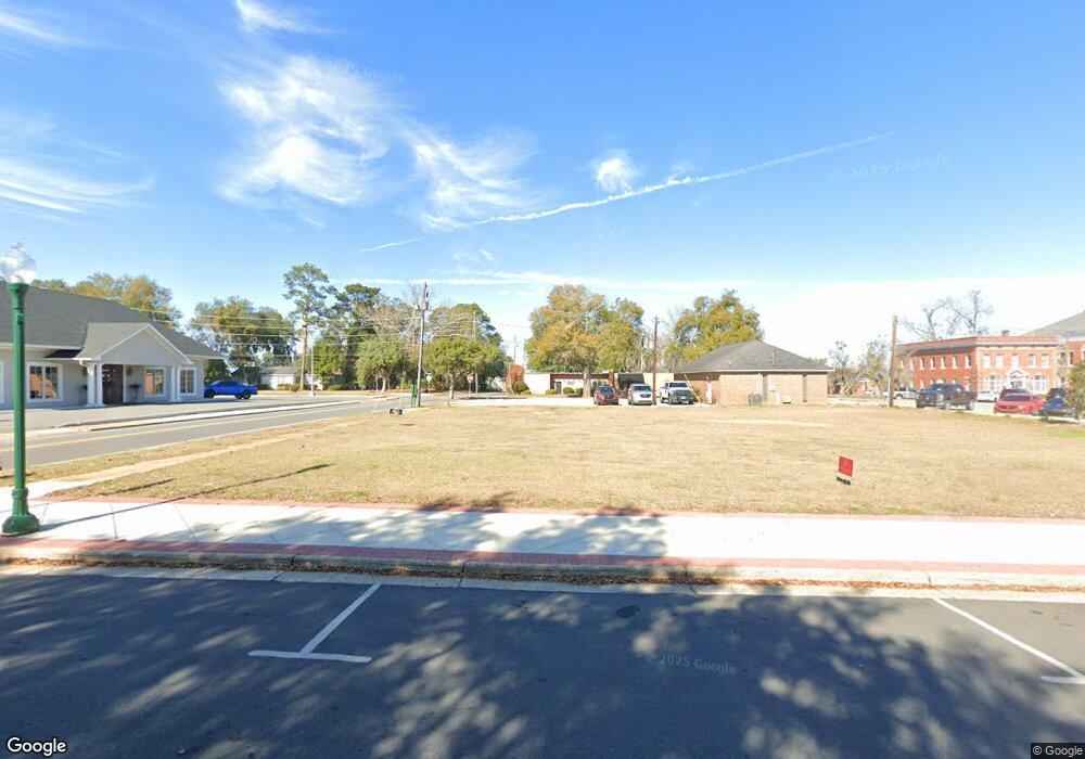 220 W Broughton St, Bainbridge, GA 39817 - photo 1