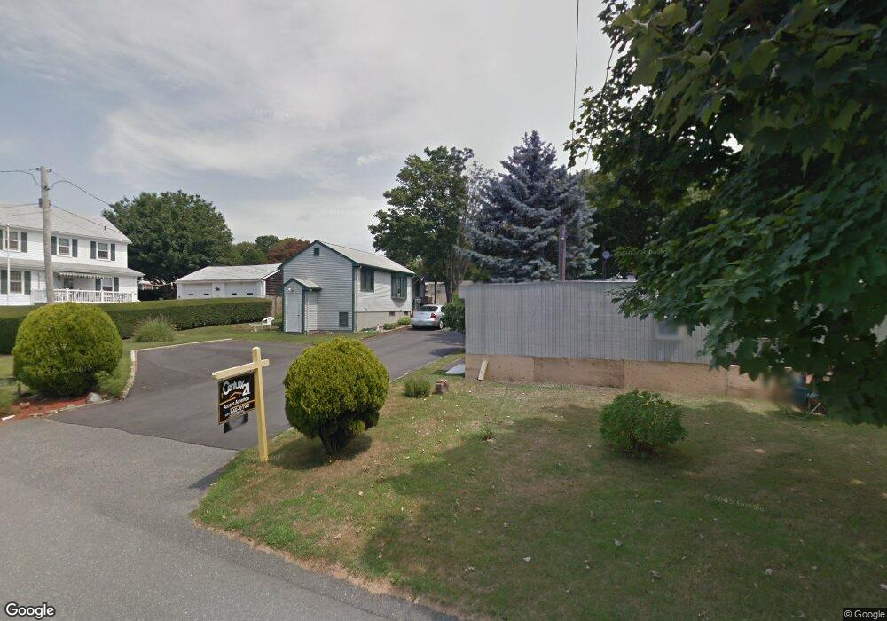 137 Renfrew Ave, Middletown, RI 02842 - photo 1