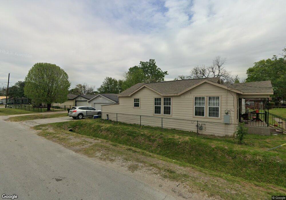 980 Lucky St, Houston, TX 77088 - photo 1