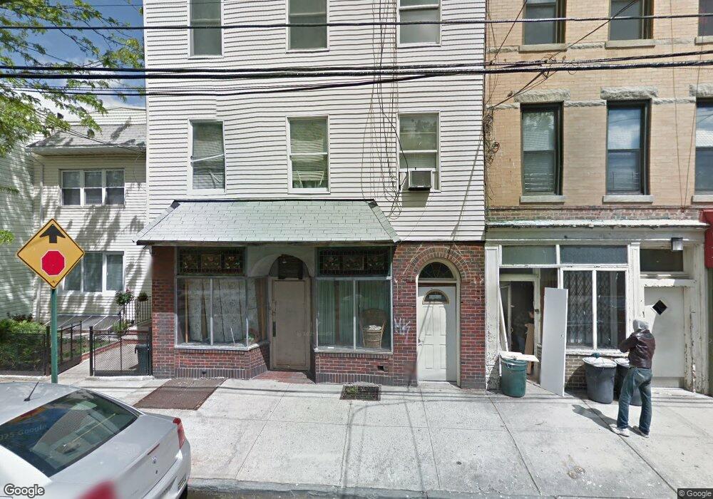 60-17 56th Rd unit 2, Maspeth, NY 11378 - photo 1