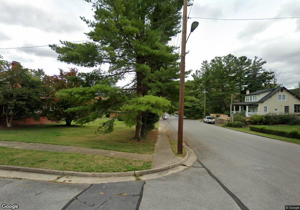 572 Maple Ave, Waynesboro, VA 22980 - photo 1