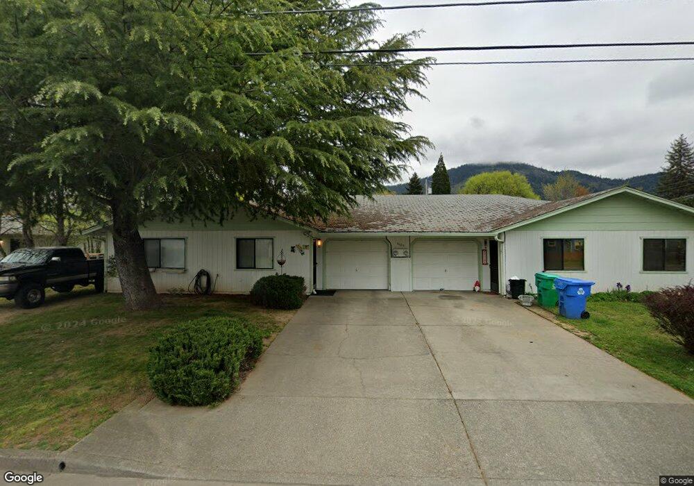 1669 Cloverlawn Dr unit B, Grants Pass, OR 97527 - photo 1