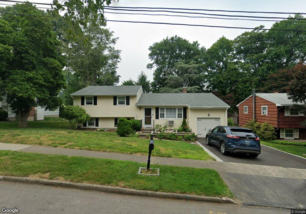 191 Pepperidge Cir, Fairfield, CT 06824 - photo 1