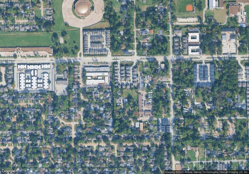 931 S Lacey Garden Loop, Houston, TX 77018 - photo 1