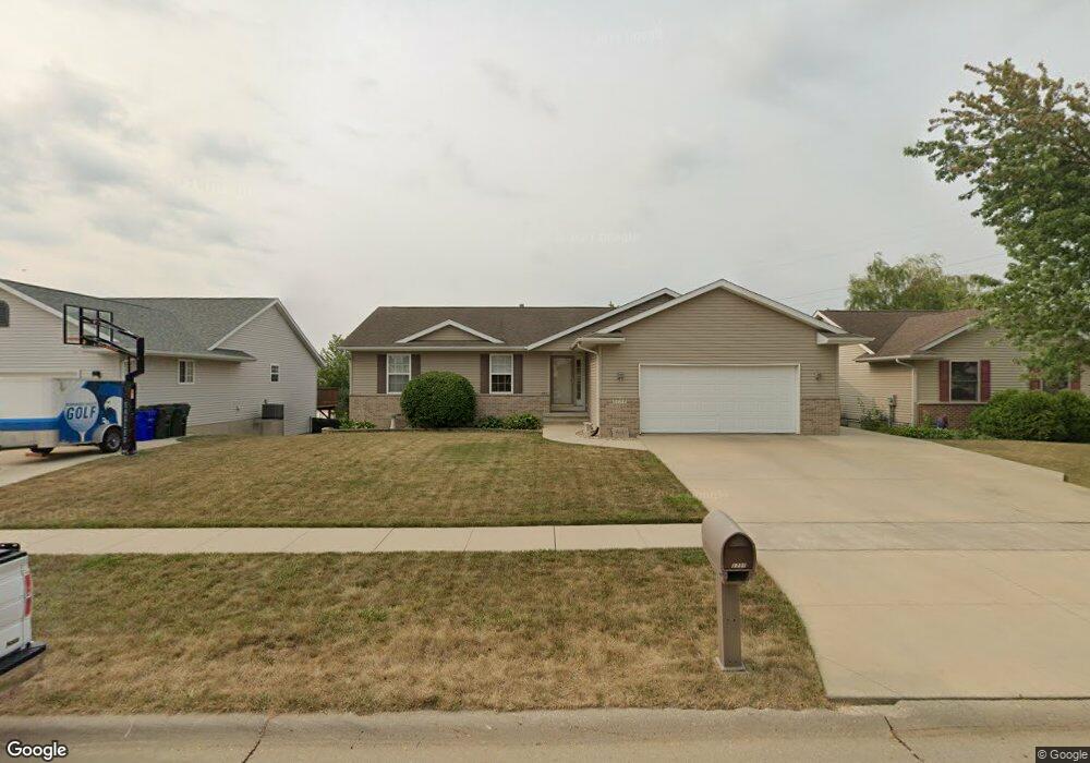 3731 Hawk Ave SW, Cedar Rapids, IA 52404 - photo 1
