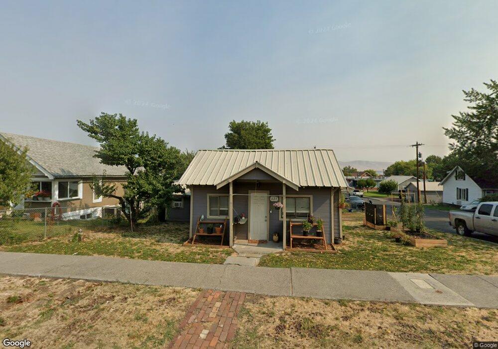 623 E 12th St, the Dalles, OR 97058 - photo 1