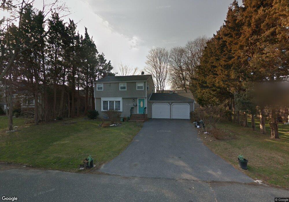 286 Handsome Ave, Sayville, NY 11782 - photo 1