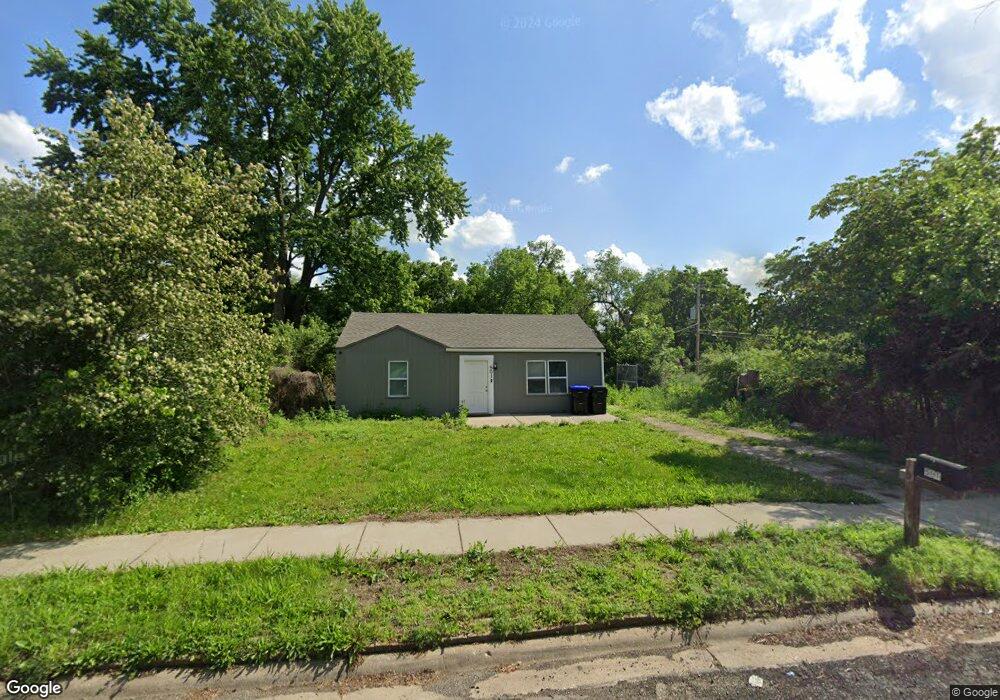 501 SE Pinecrest Dr, Topeka, KS 66605 - photo 1