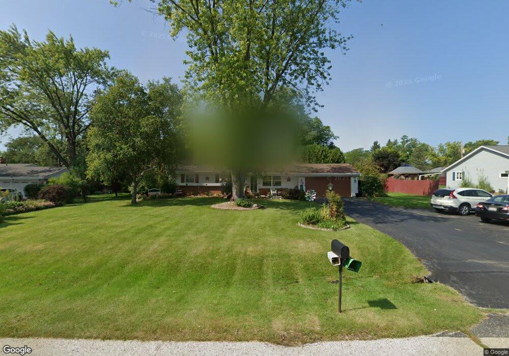 W151N7131 Plainview Dr, Menomonee Falls, WI 53051 - photo 1