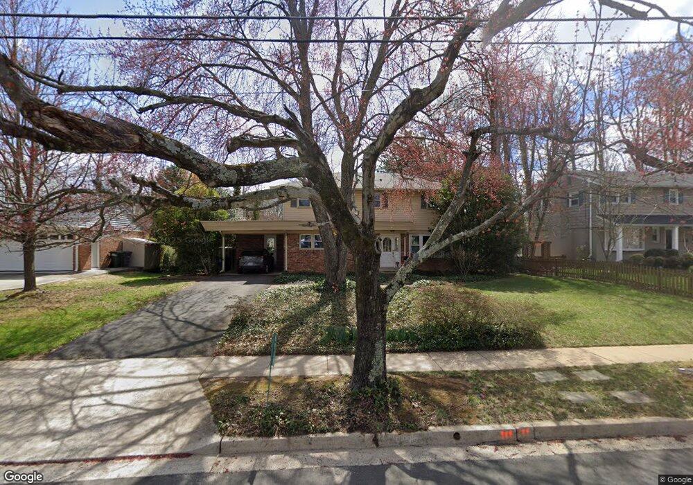 6817 Lemon Rd, McLean, VA 22101 - photo 1