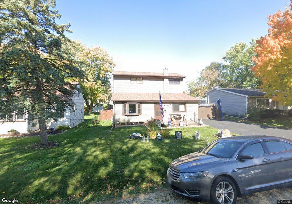 9 Hunters Path, Lake In the Hills, IL 60156 - photo 1