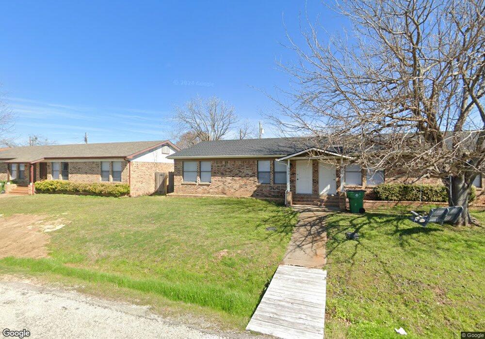 952 Meadowlark Cir, Granbury, TX 76049 - photo 1