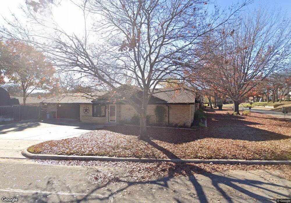 23 Lincolnshire Cir, Bedford, TX 76021 - photo 1