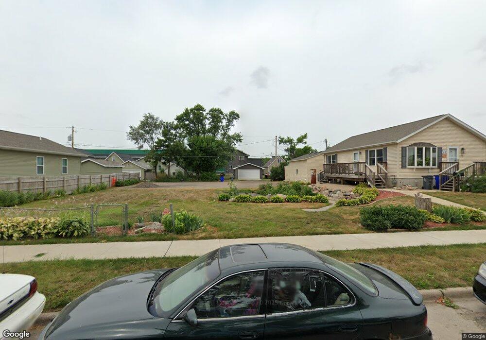 924 N St SW, Cedar Rapids, IA 52404 - photo 1