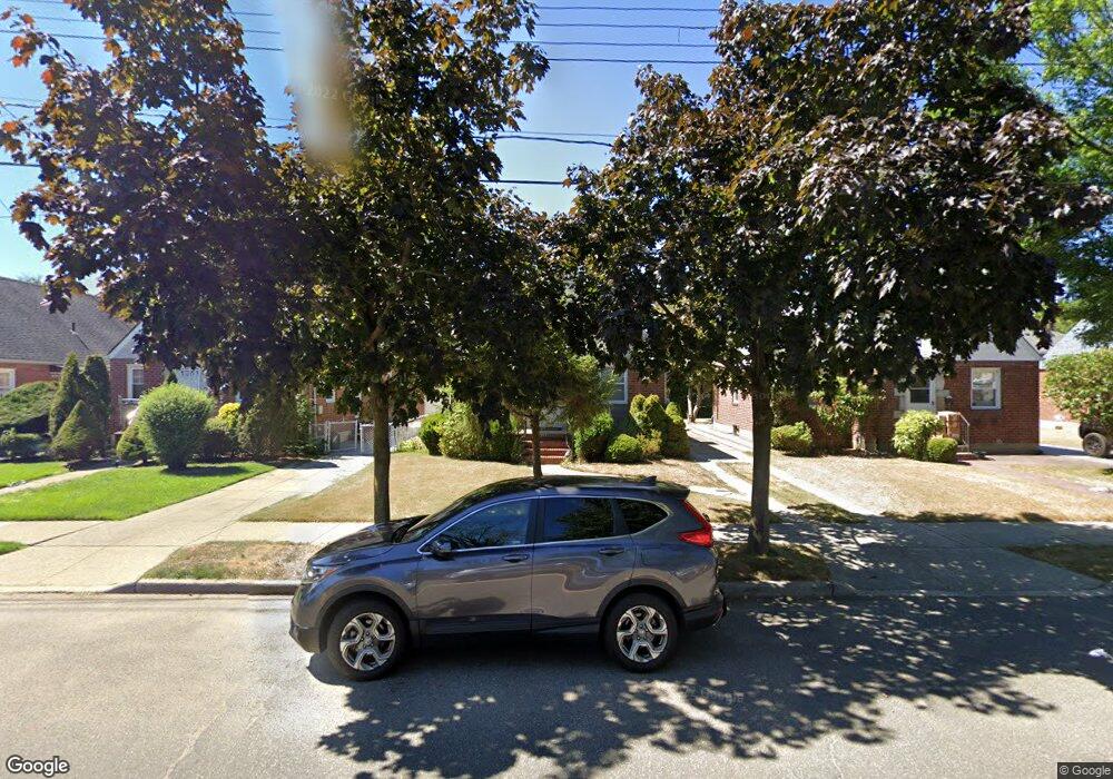 8330 267th St, Glen Oaks, NY 11004 - photo 1