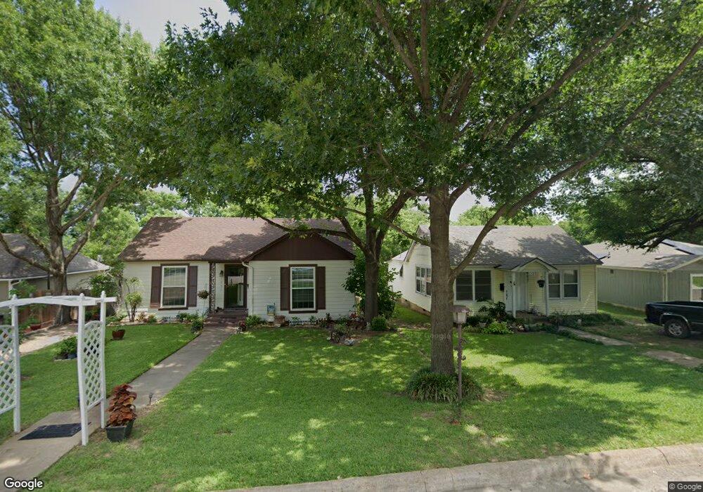 1527 W Gandy St, Denison, TX 75020 - photo 1