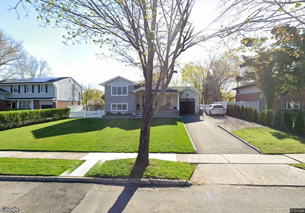 3 Oneida Ln, ComMacK, NY 11725 - photo 1