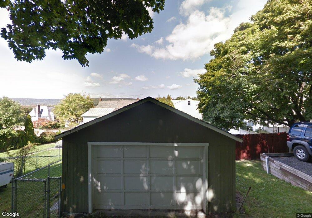 302 E Washington St, Slatington, PA 18080 - photo 1