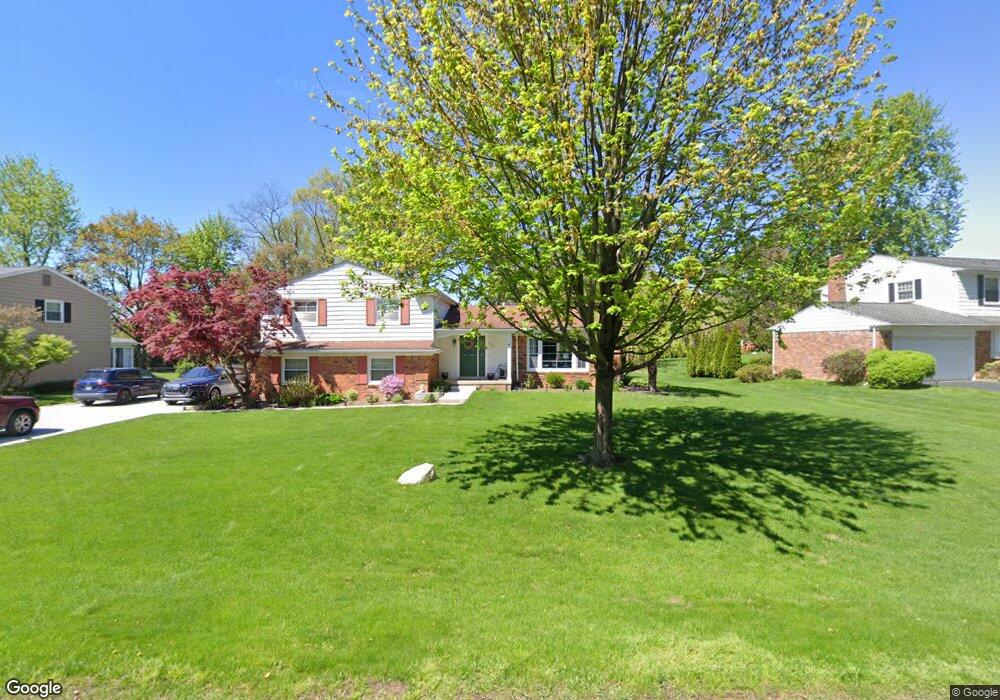 2732 Warwick Dr, Bloomfield Hills, MI 48304 - photo 1