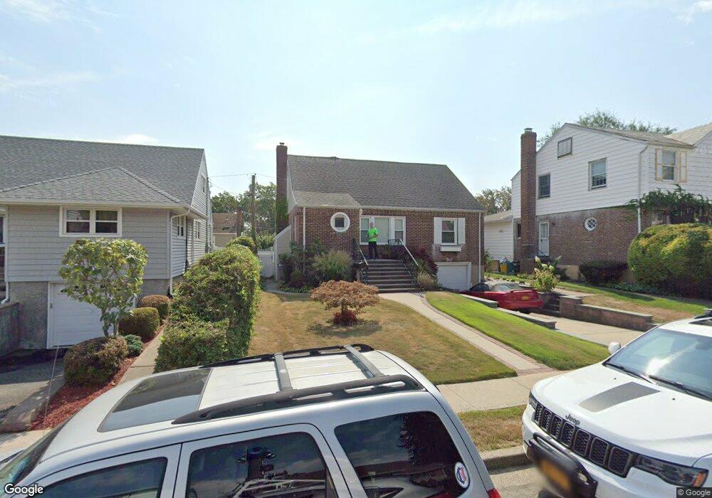 27 Firethorne Ln, Valley Stream, NY 11581 - photo 1