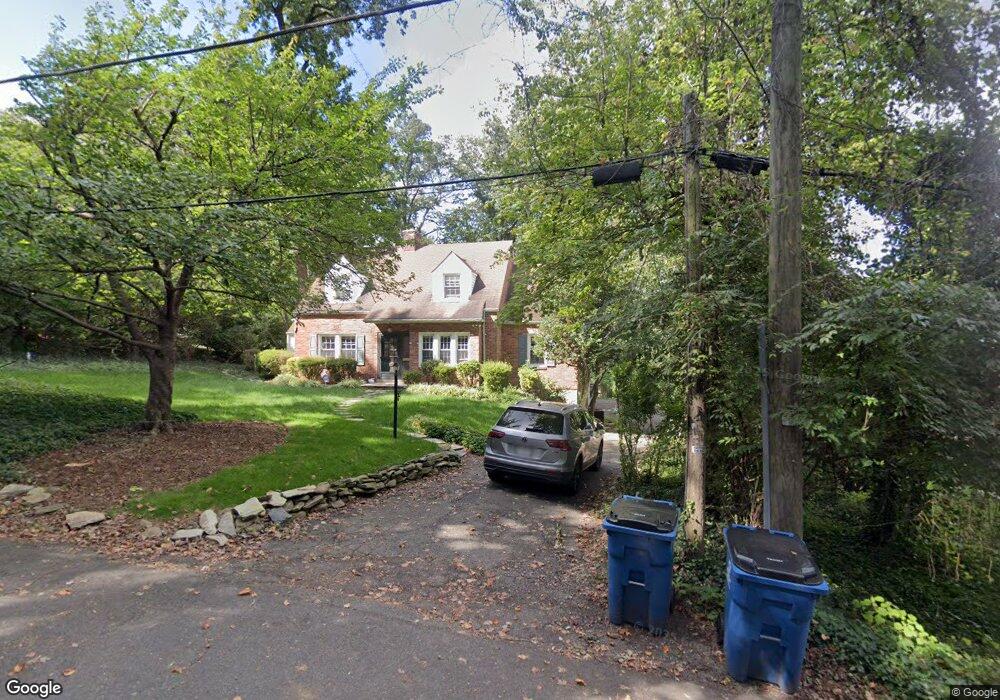 6830 Woodland Dr, Falls Church, VA 22046 - photo 1