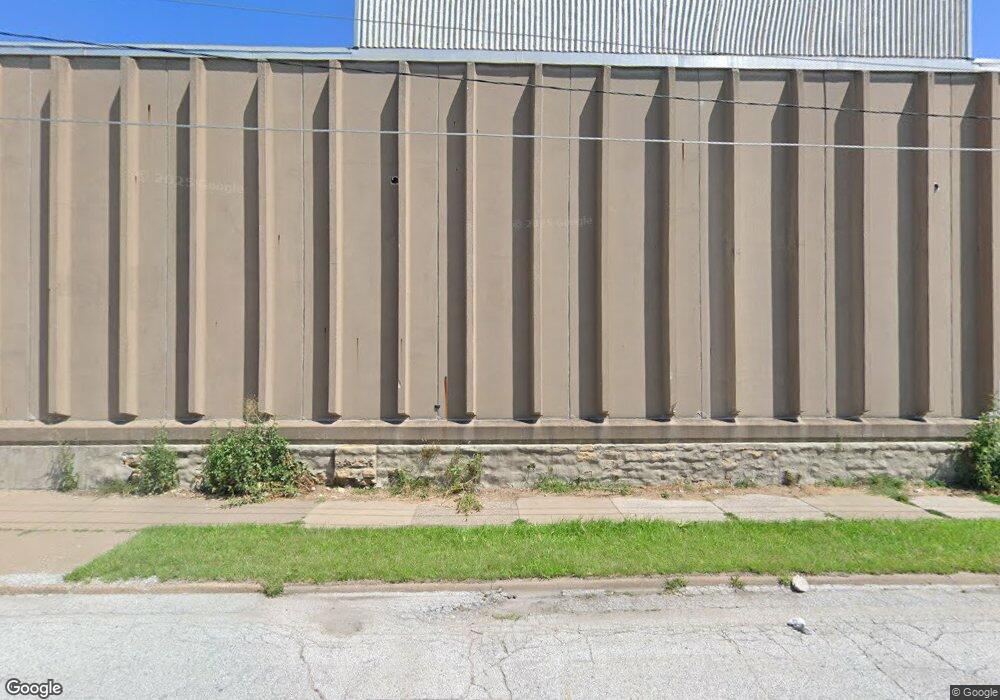 1628 W 4th St, Davenport, IA 52802 - photo 1