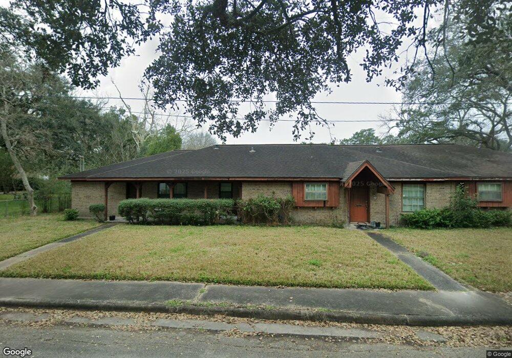 306 S Jackson St, Alvin, TX 77511 - photo 1