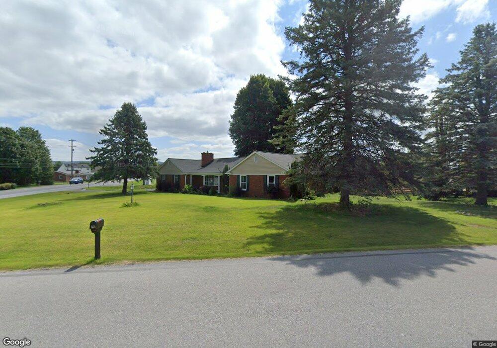 2015 Maplewood Dr, Hagerstown, MD 21740 - photo 1