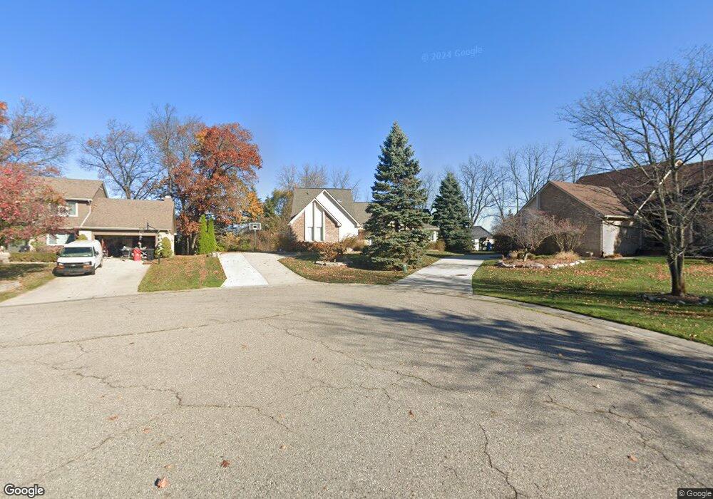 6811 Ravines Cir, West Bloomfield, MI 48322 - photo 1