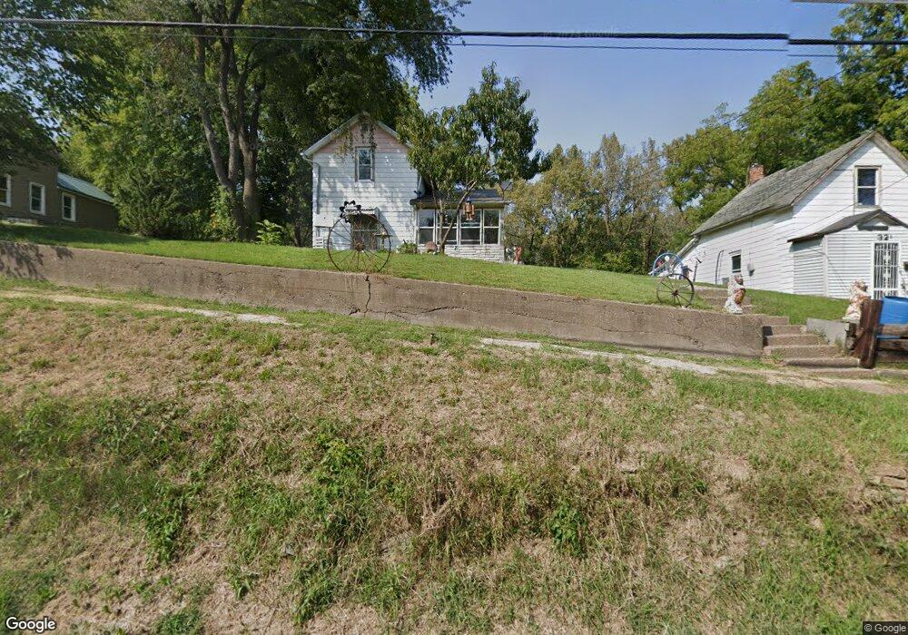 404 Locust St, Columbus Junction, IA 52738 - photo 1