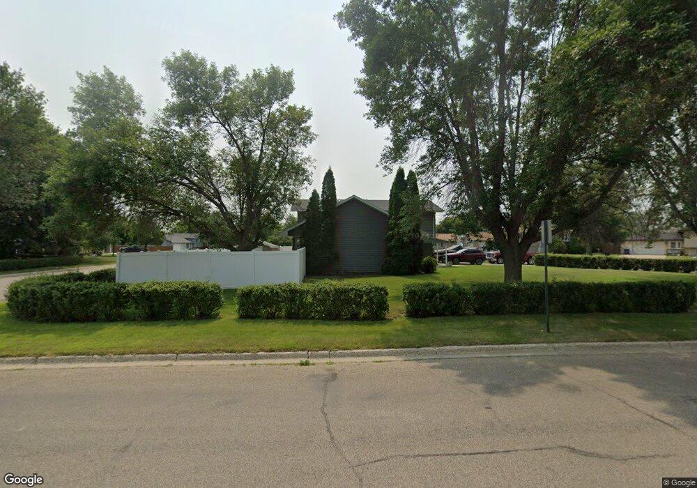 910 19th St NE, Jamestown, ND 58401 - photo 1