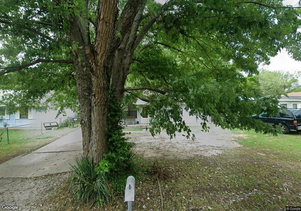 204 E Payne St, Claremore, OK 74017 - photo 1