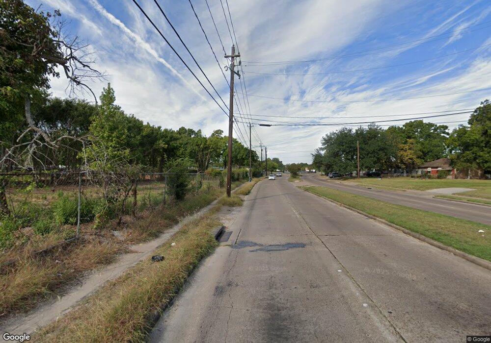 135 W Tidwell Rd, Houston, TX 77022 - photo 1