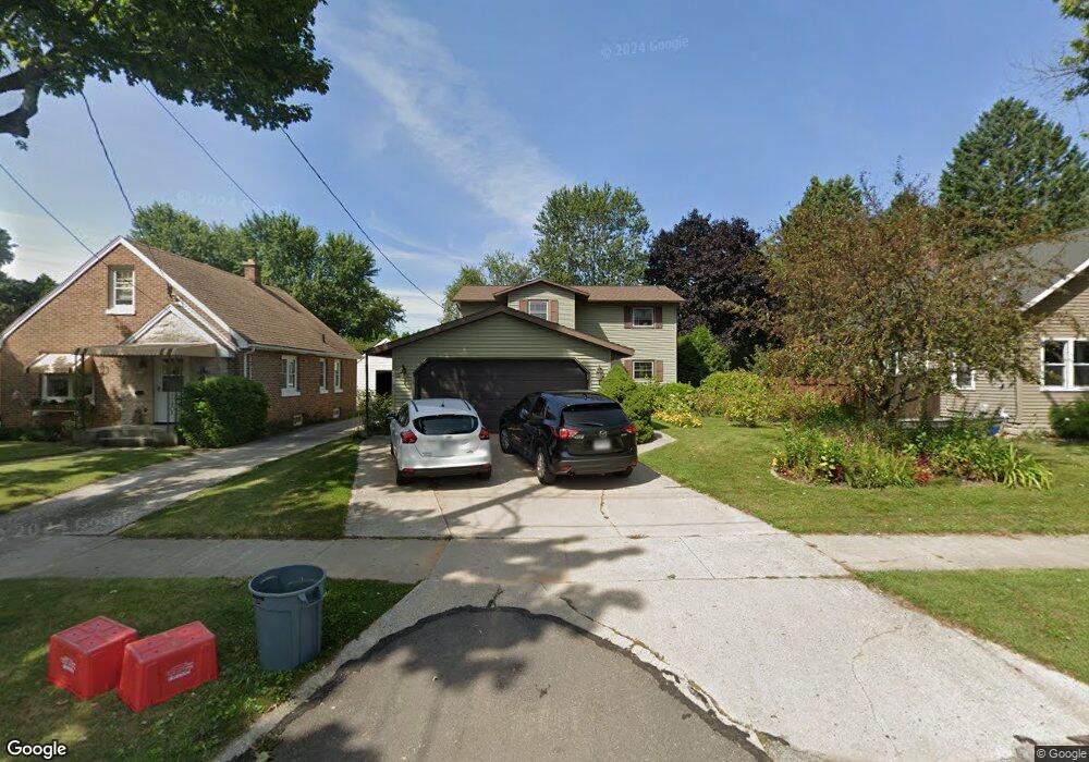 1138 N 17th St, Manitowoc, WI 54220 - photo 1