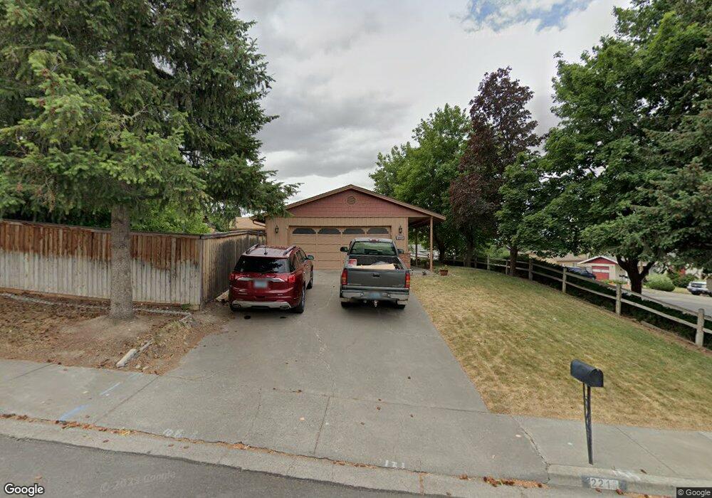 2216 SW Perkins Ave, Pendleton, OR 97801 - photo 1