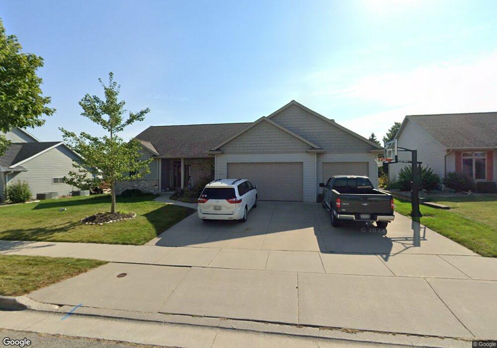 105 Hidden Ridges Cir, Combined Locks, WI 54113 - photo 1