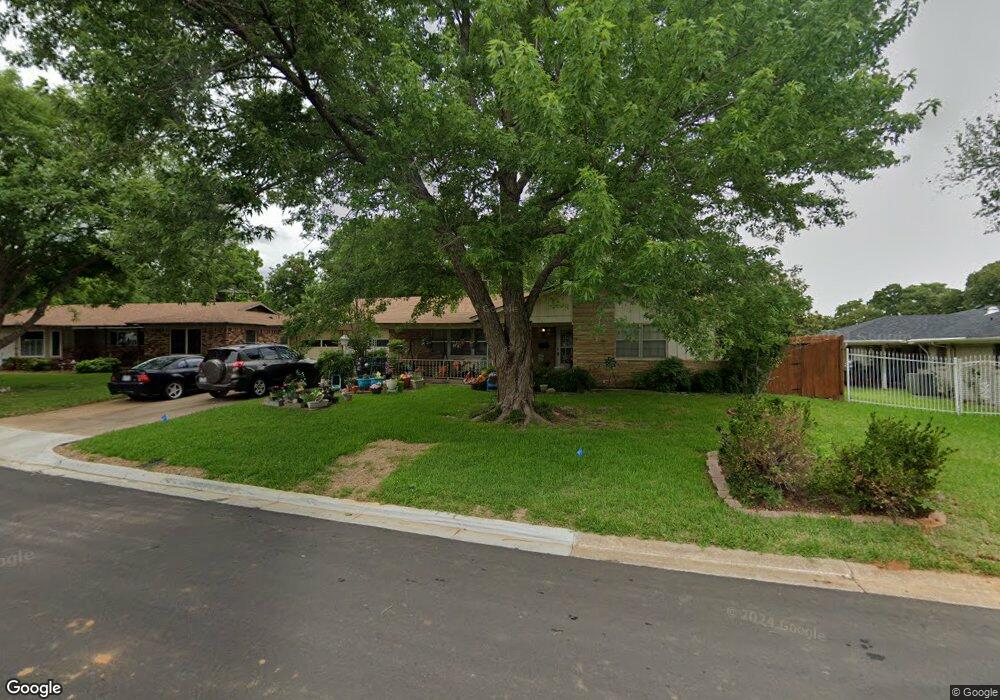 104 Crosstimber Ct, Hurst, TX 76053 - photo 1