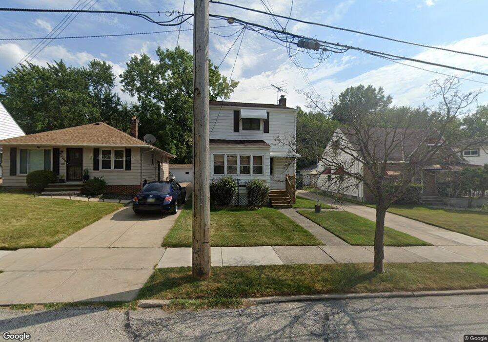 20008 Raymond St, Maple Heights, OH 44137 - photo 1